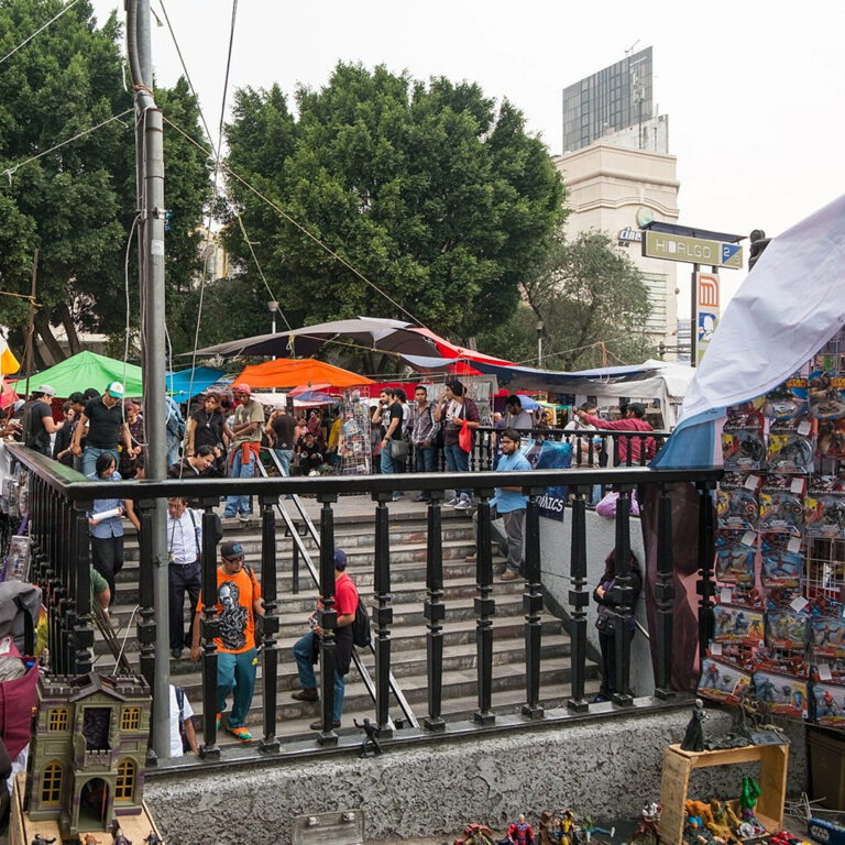 Mexico City Beyond Museums: A Cultural Travel Guide to Markets, Murals, Street Food, and Neighborhood Life